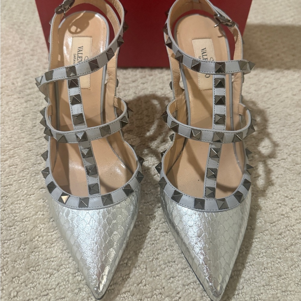 Excellent pre-owned condition
Light Metallic Python Embossed Leather - Picture 5 of 5